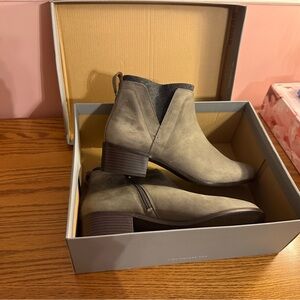 NWT Vionic Gray Ankle Boots